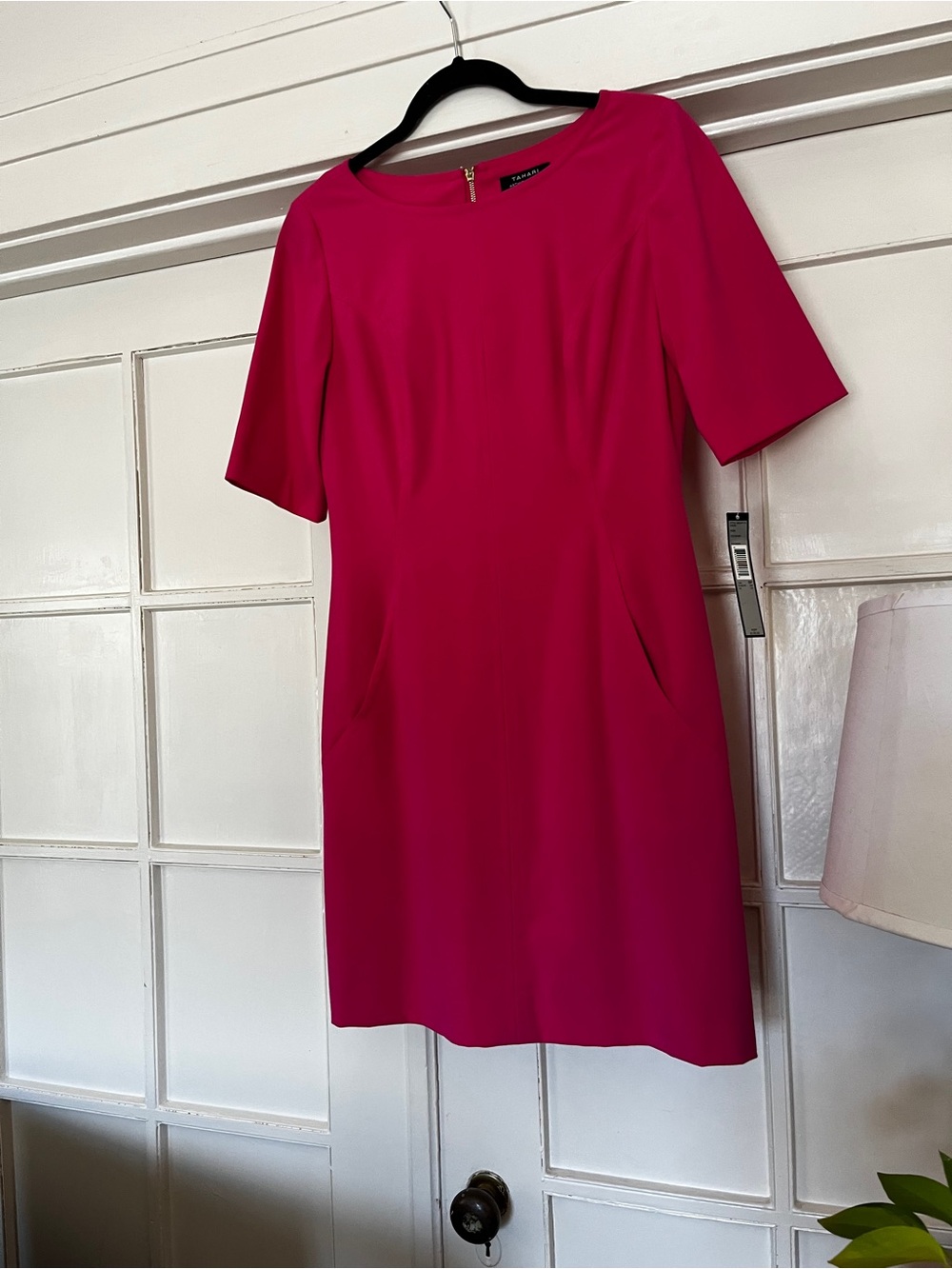 NWT Tahari Arthur S Levine Fuchsia Sheath Dress Gold Zipper Pockets 6P - Picture 6 of 6